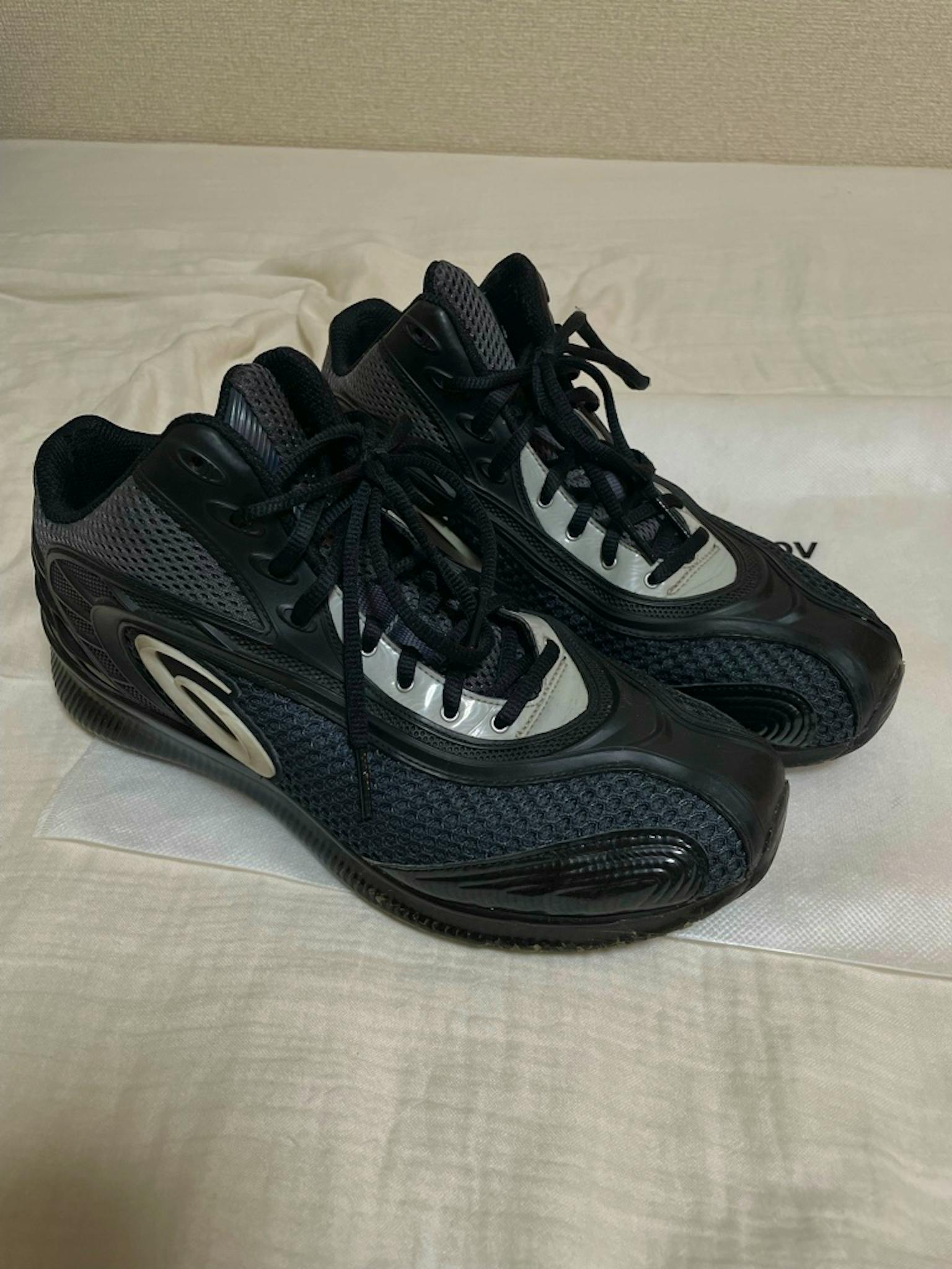 Kiko Kostadinov asics gel sokat ヘリン着用 - ARCHIVESTOCK
