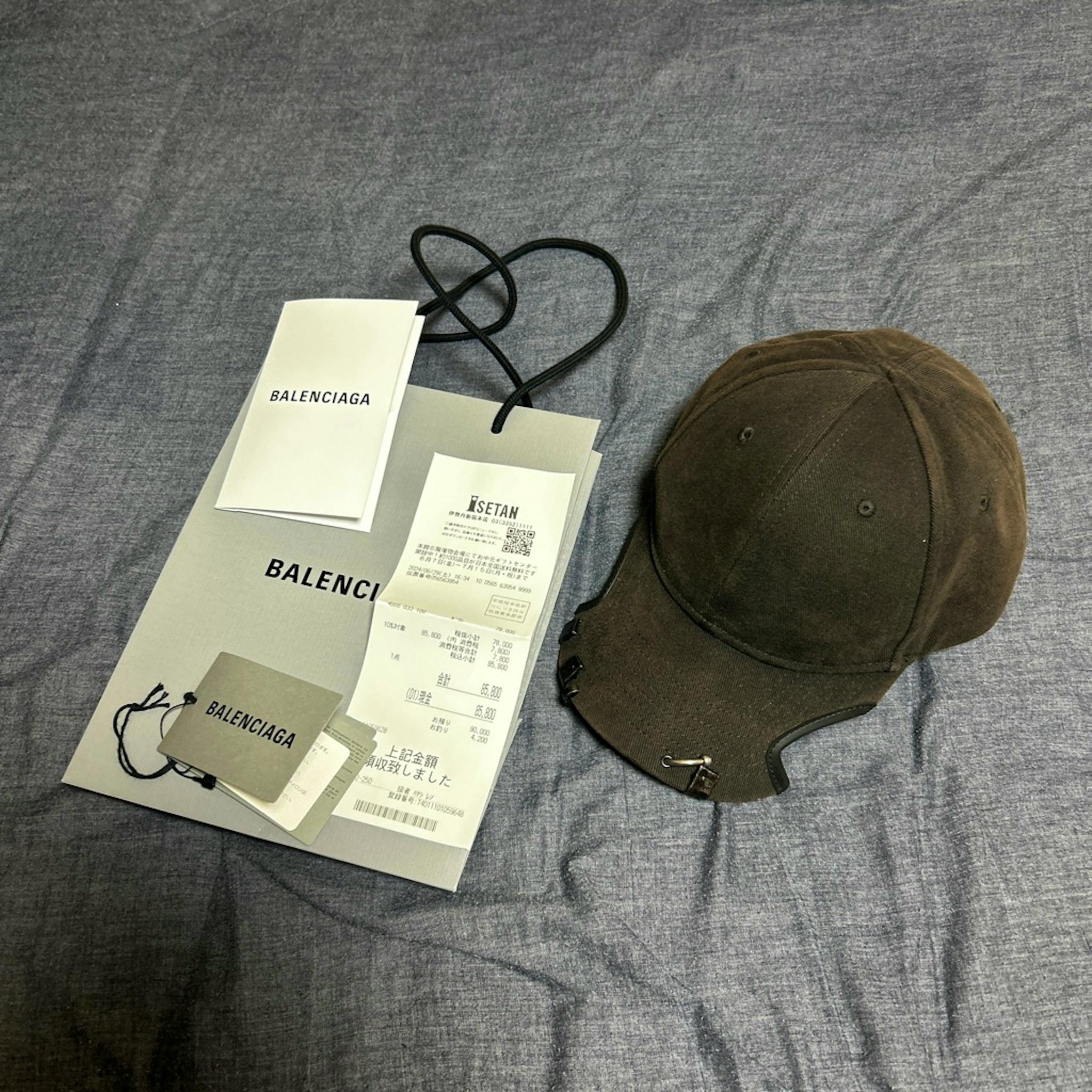 24ss balenciaga PIERCING CAP - ARCHIVESTOCK