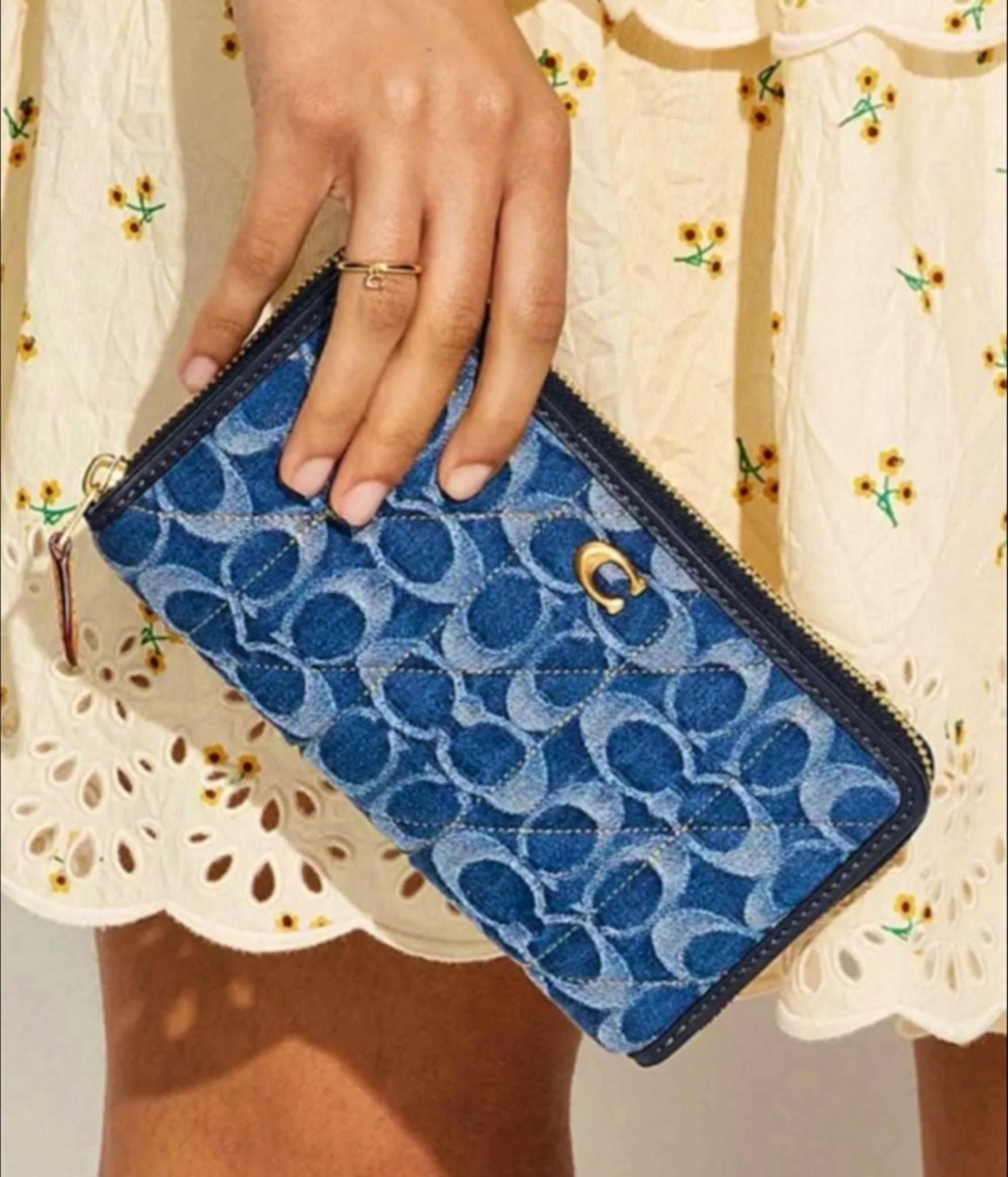 デニム✨COACH✨コーチ✨長財布✨ラウンドファスナー✨シグネチャー 