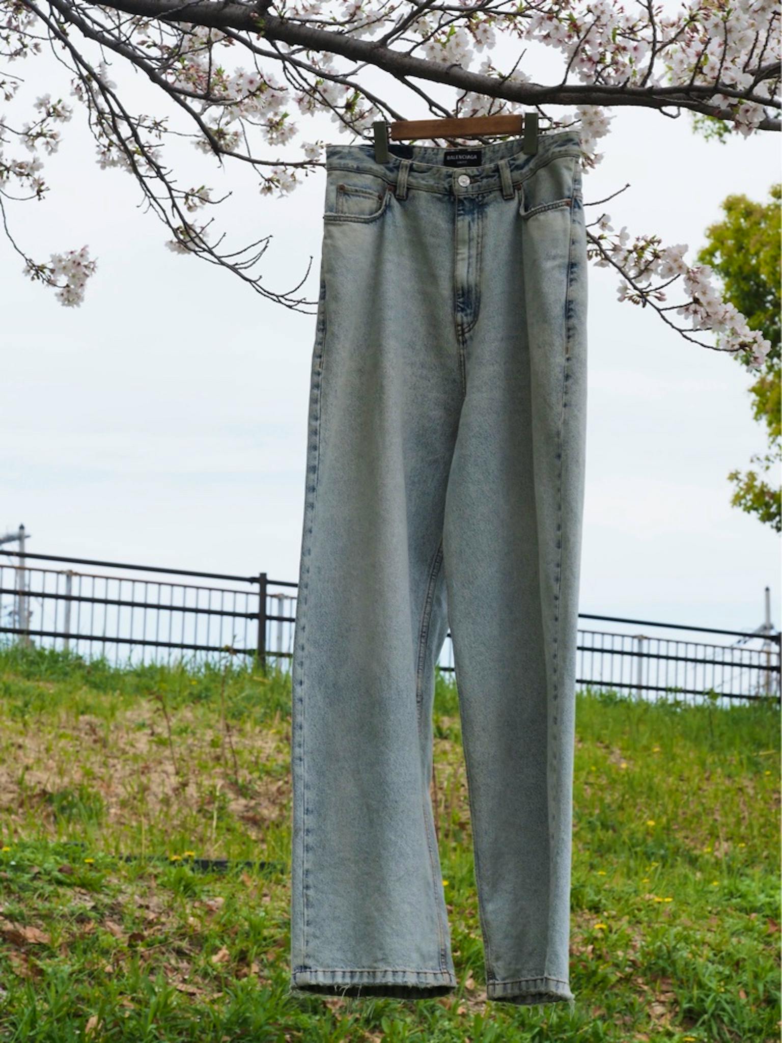 BALENCIAGA 22AW Pull-up Baggy Denim Pants - ARCHIVESTOCK