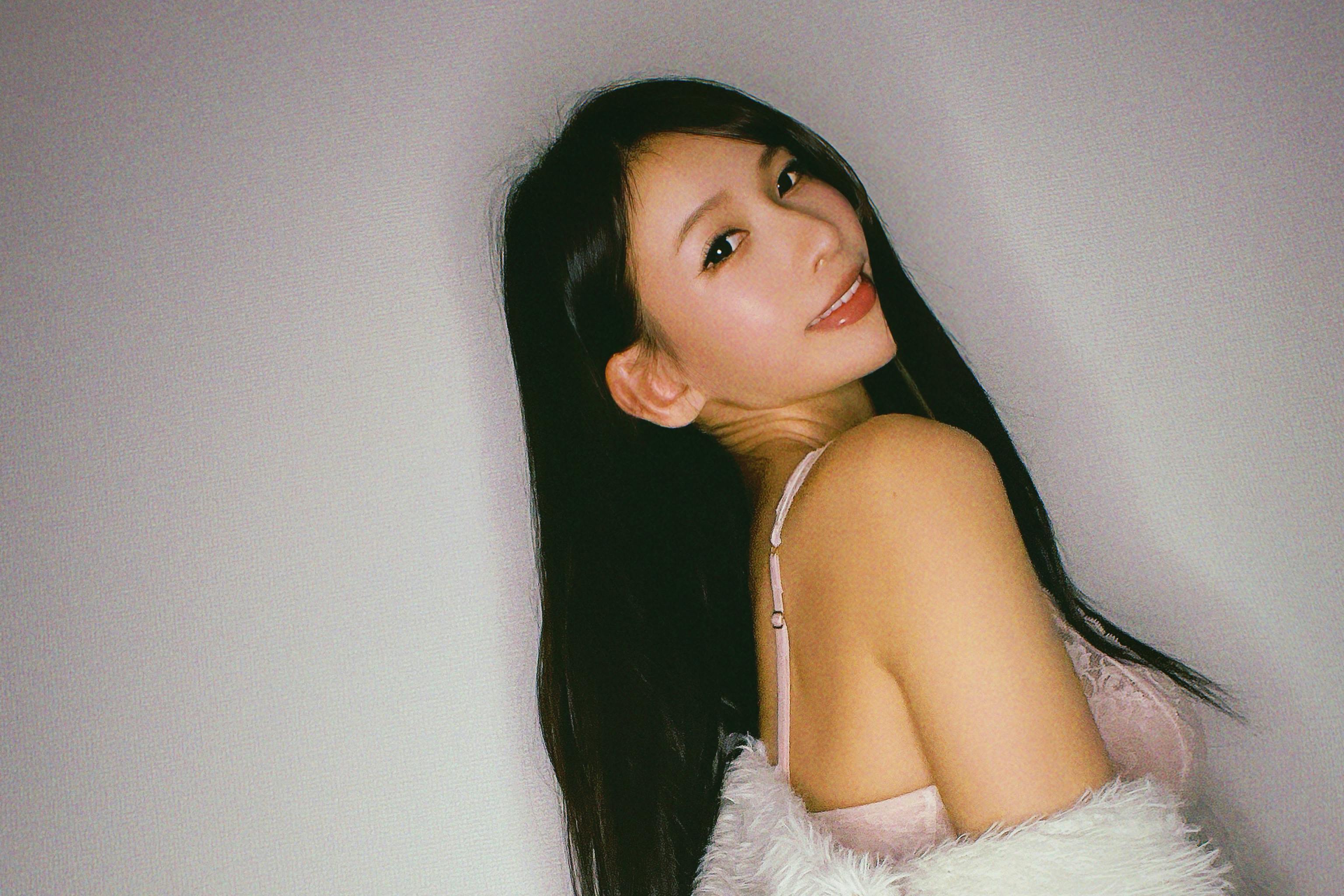 人妻ゆきな1st写真集 雪那 直筆サイン入り キーワードによる検索  