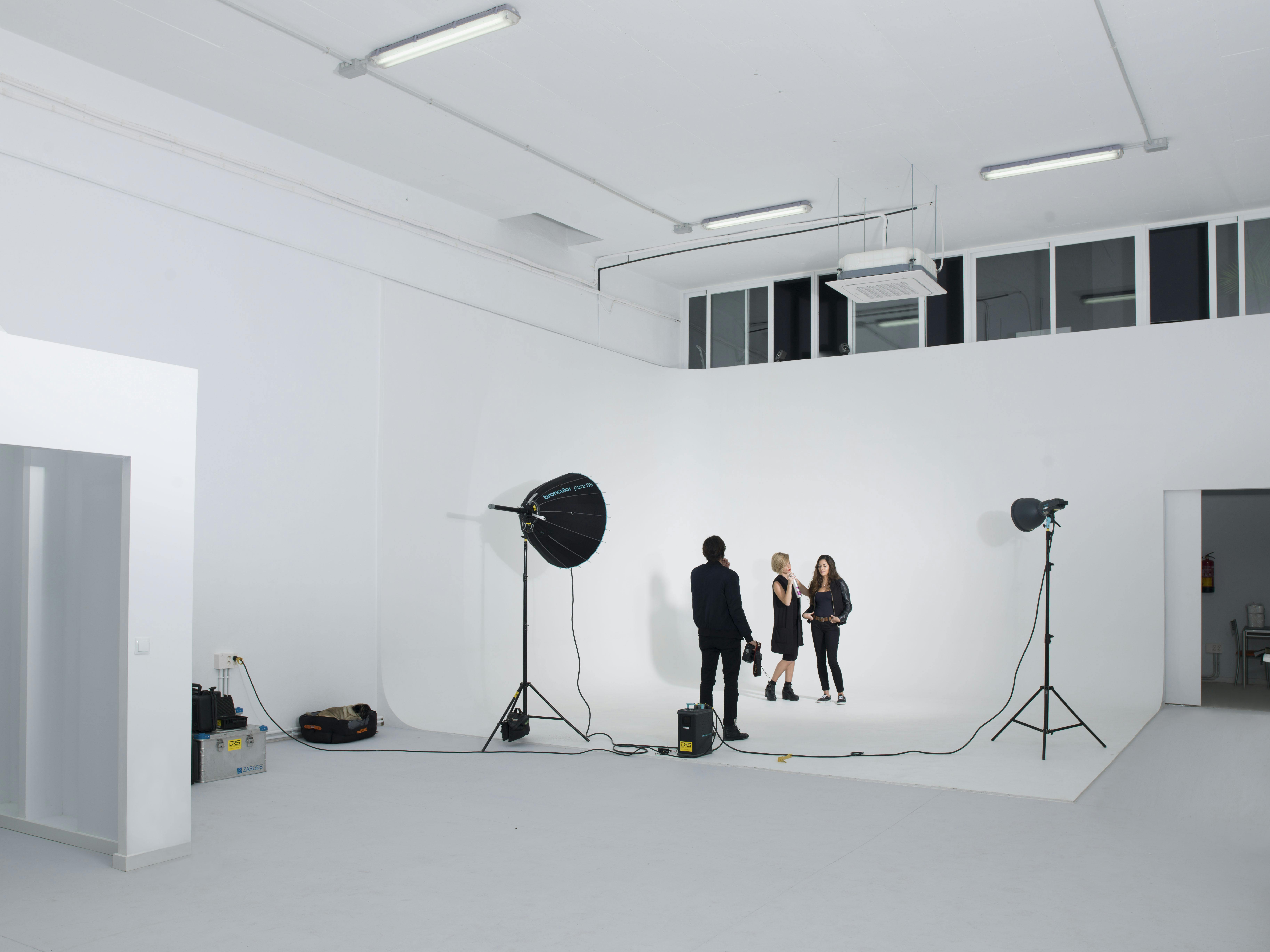 Alquila Estudio Fotografico y Video por horas y días en Marbella, image size:1586x732