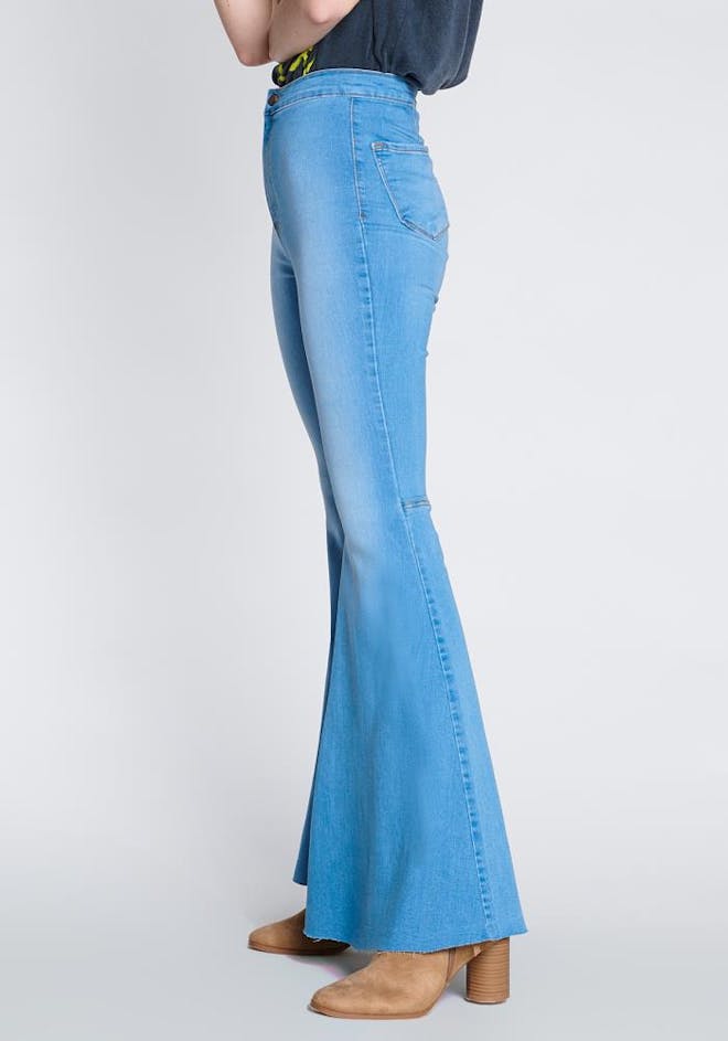 P1651 LS - Vibrant Flare Jeans P1651 LS - Vibrant Flare Jeans