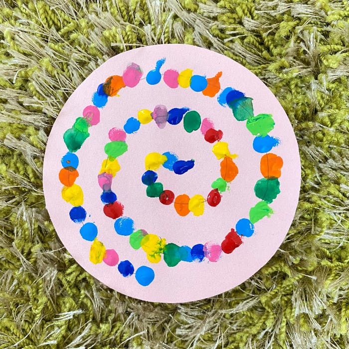 お店屋さんごっこに カラフルペロペロキャンディ の制作レシピ 保育アイデア 集まる 広がる Hoips ホイップス