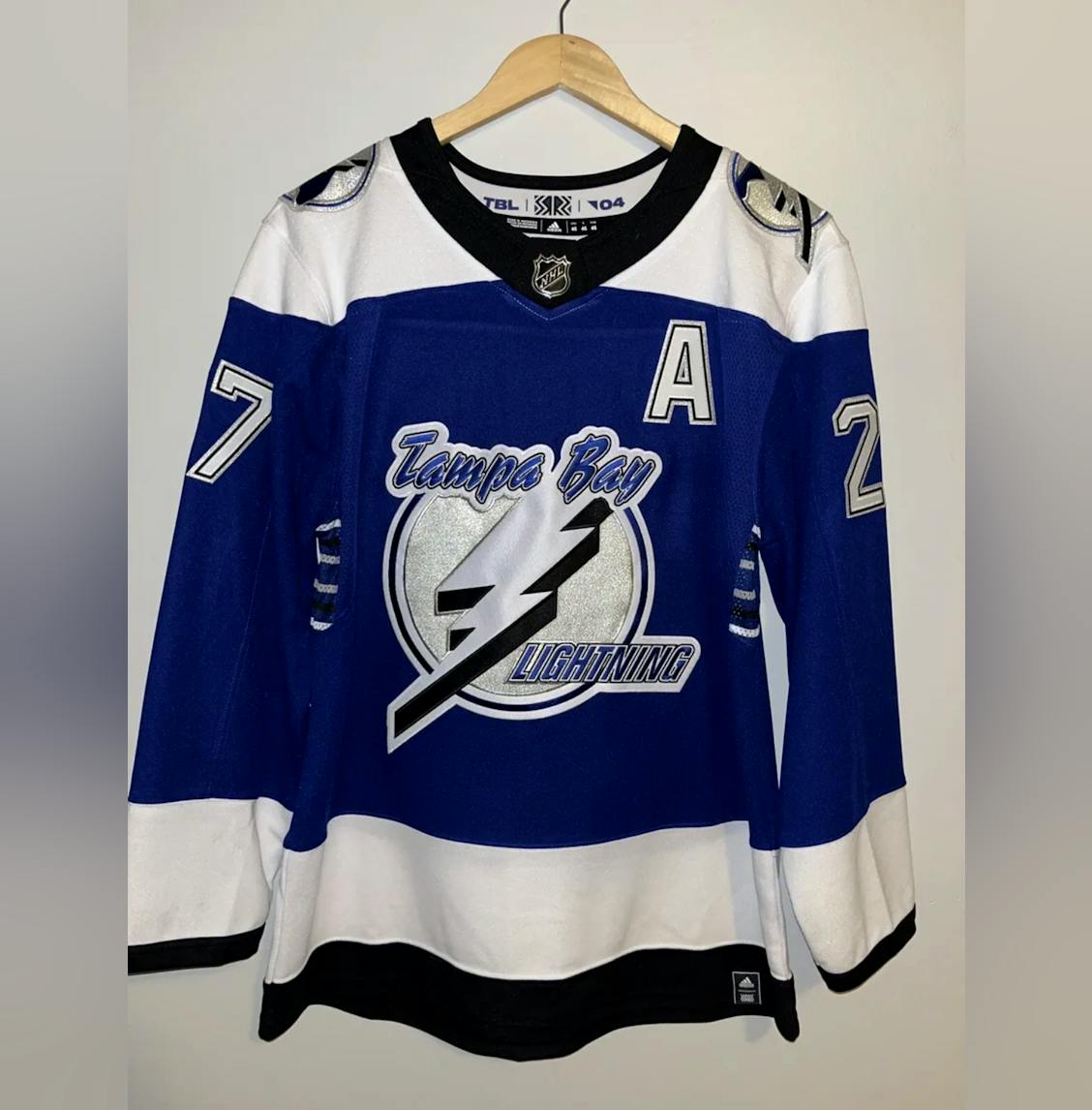 Authentic Tampa Bay Lightning Vintage Hockey Jersey, size 52 (XXL