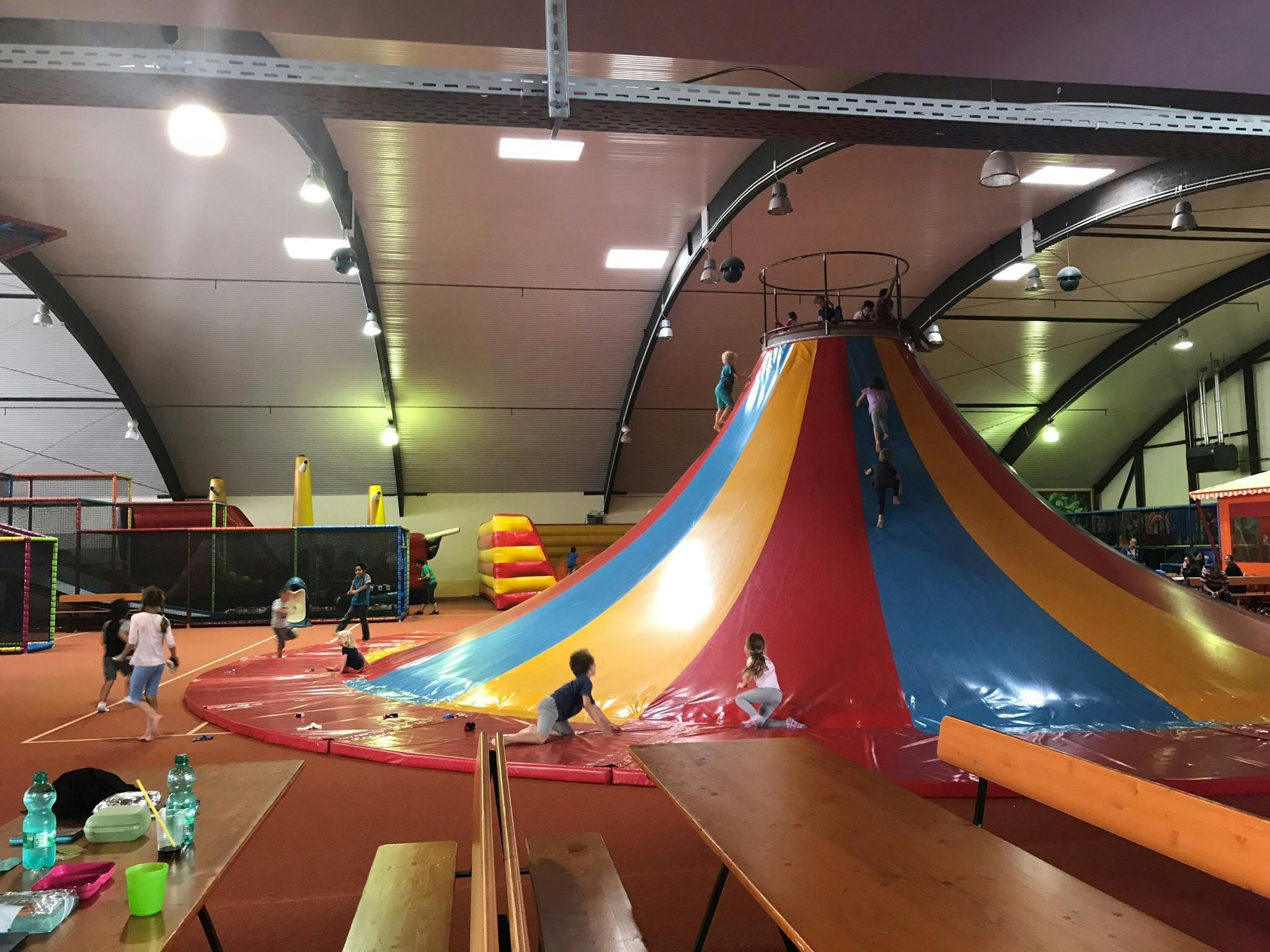 Trampoline Indoorspielplatz Trier - Ausflugstipp für Kinder in Trier