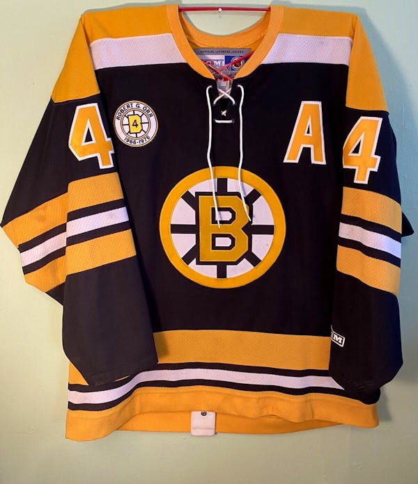 Pro Player Boston Bruins Joe Thornton Pooh Bear Alt, Rookie #6, Signed 2x,  NWT, Size L