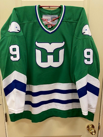 VINTAGE MADE IN CANADA CCM HARTFORD WHALERS HOCKEY JERSEY IN SIZE L