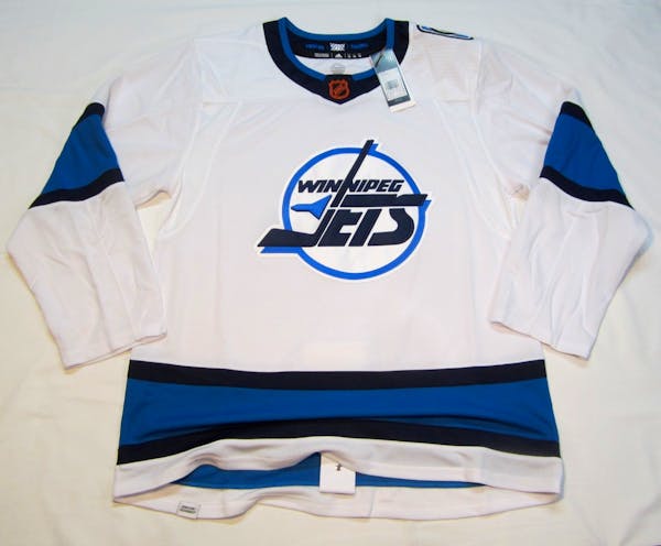 Winnipeg jets CCM hockey jersey xlarge