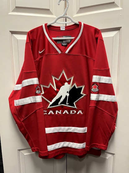 Team Canada vintage Ravens NHL Hockey Jersey size M