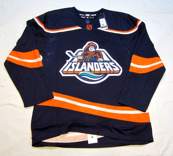Vintage Starter NHL New York Islanders Fisherman Hockey Jersey