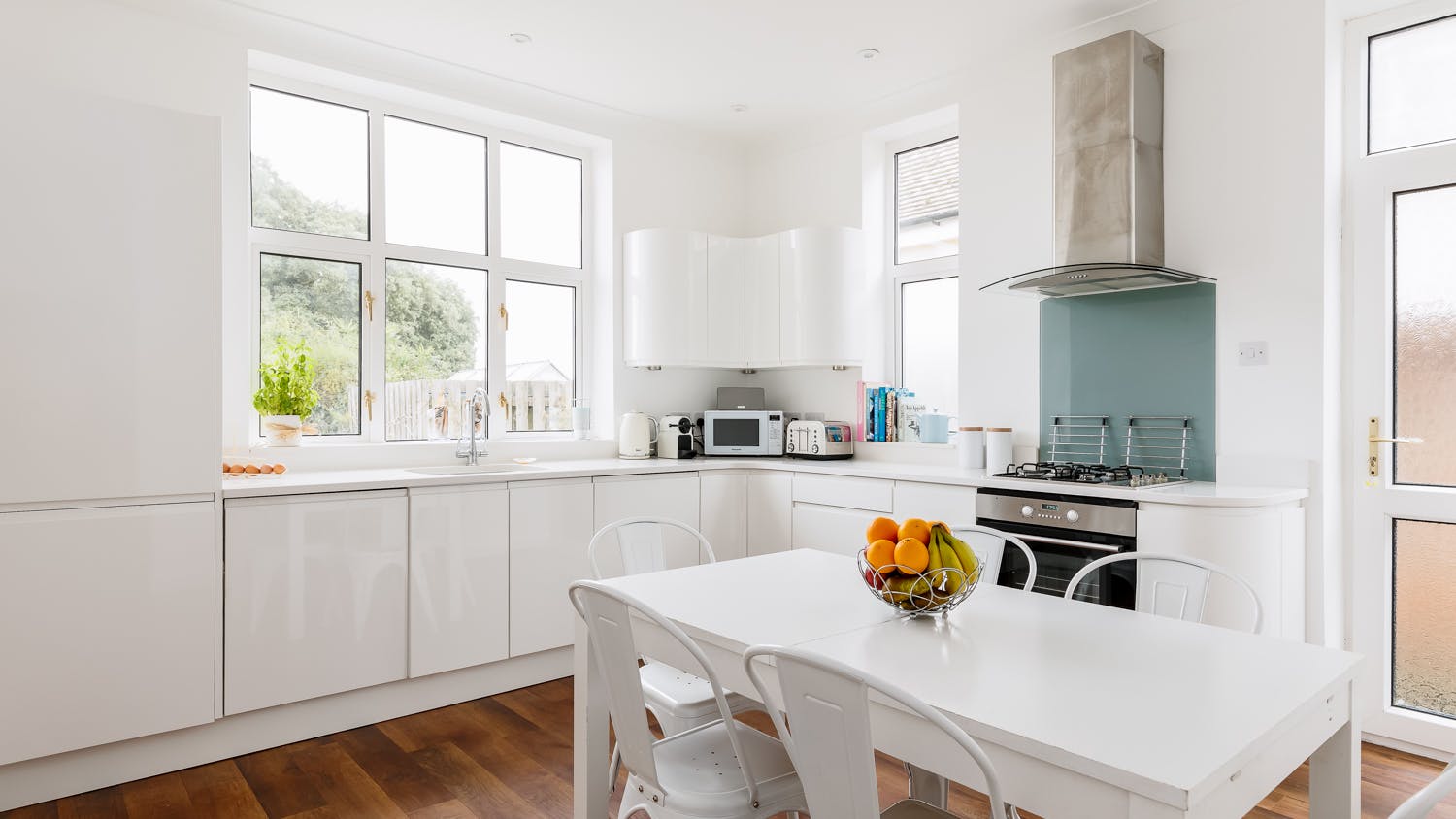 How do you remove curry smell from a microwave?