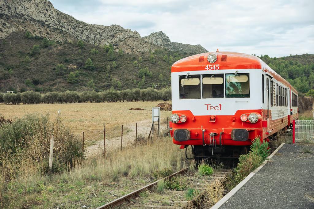 Train rouge : ouverture, prix, durée, accès, tout ce qu'il faut savoir