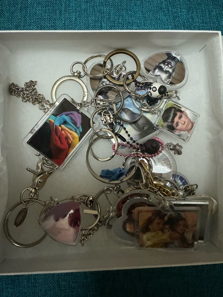 早い者勝ち！新品未使用doublet 10 WORDS KEYCHAIN - メルカリ