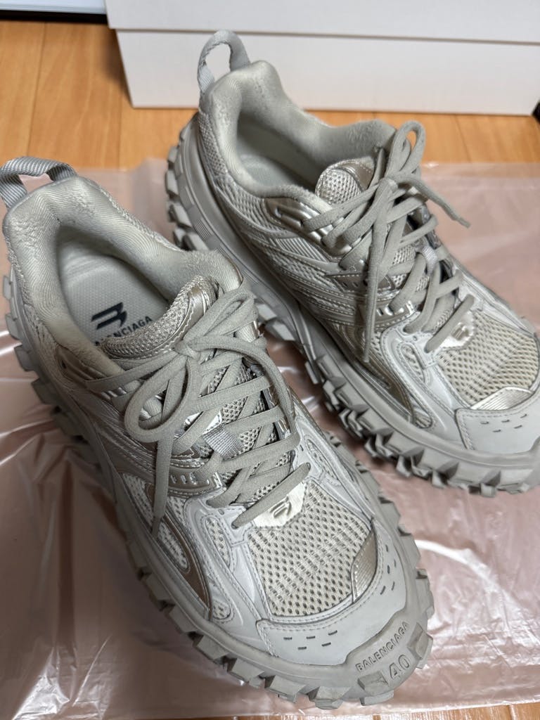 BALENCIAGA defender bouncer - ARCHIVESTOCK