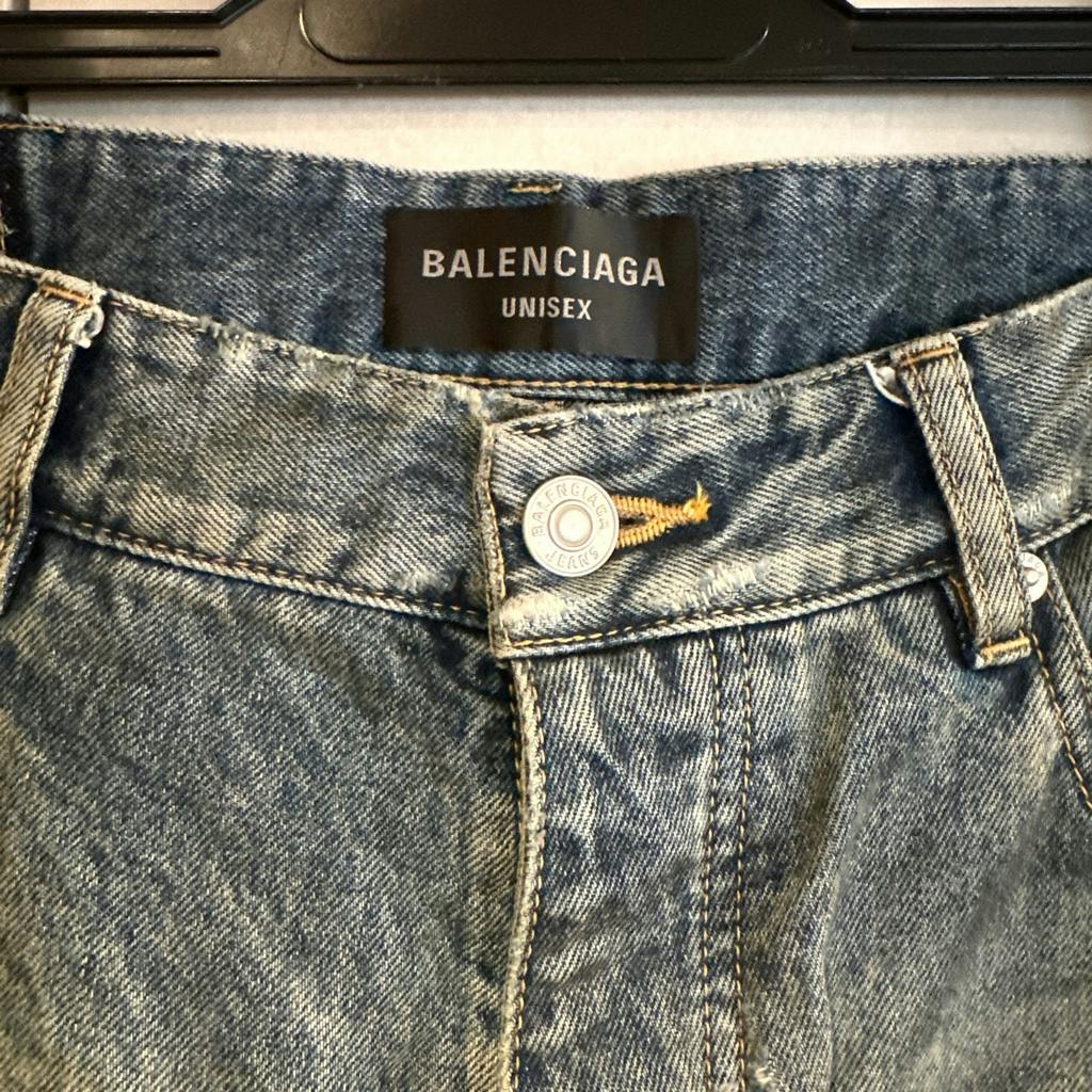 新品BALENCIAGA バレンシアガ　ベルトジーンズ デニム　ダメージ　デニム BALENCIAGA Large Baggy ダメージ デニム ジーンズ (BALENCIAGA