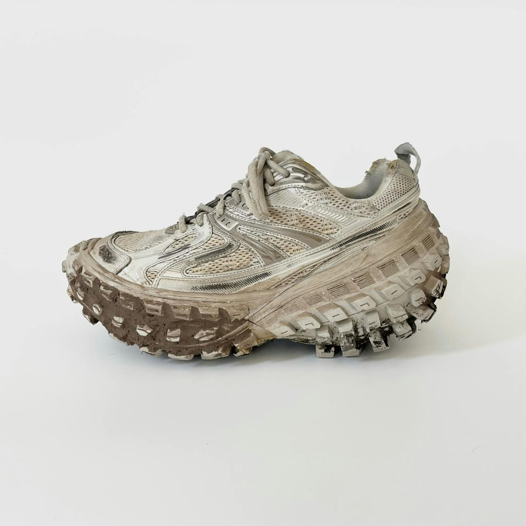 SOLD OUT】Balenciaga Defender Bouncer Worn-Out 42