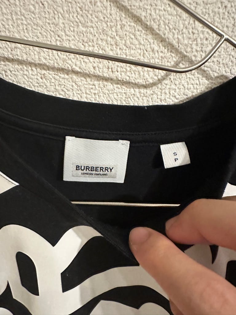 【未使用級・カシミヤ100％】バーバリー ロンドン イングランド アーカイブロゴ 超美品) バーバリーロンドンイングランド ネックロゴプリント