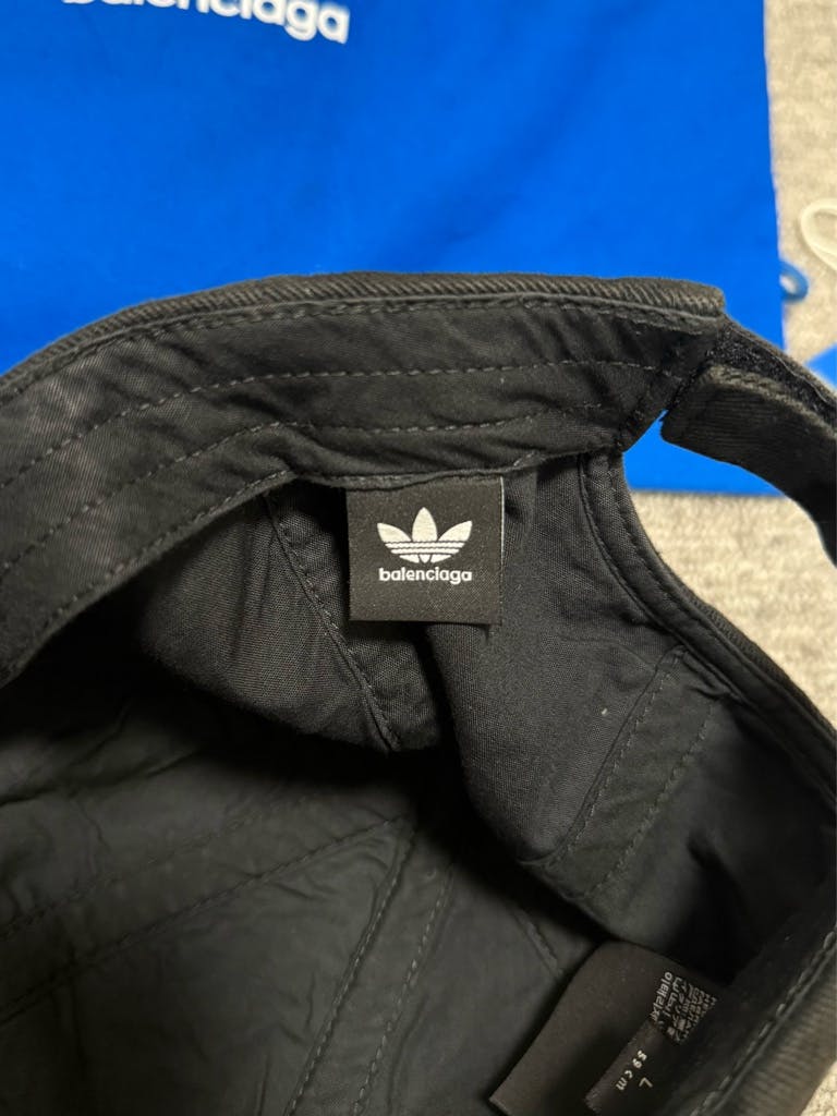 バレンシアガadidas キャップ　BALENCIAGA ADIDAS L59 0400018511579_BLACKWHITE?wid=