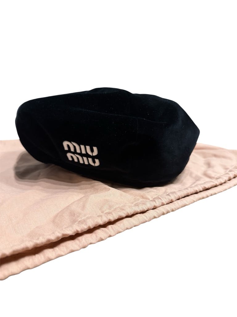 【プロフ必読】miu miu ベレー帽 黒 ベルベット　M miu miu ベレー帽 黒 ベルベット M ○新品/正規品○ MiuMiu ロゴ