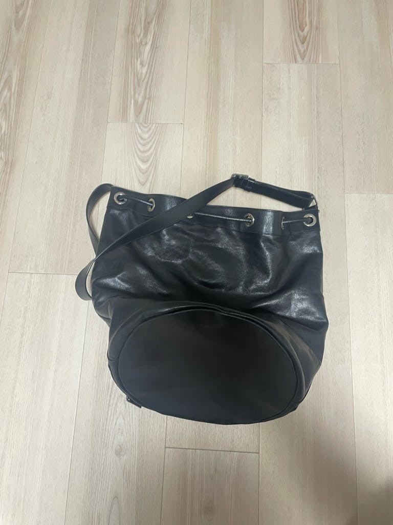 saint laurent parisライダースレザーバケットバッグ　black saint laurent parisライダースレザーバケットバッグblack