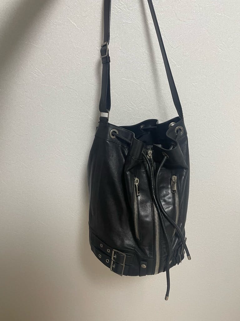 saint laurent parisライダースレザーバケットバッグ　black saint laurent parisライダースレザーバケットバッグ black