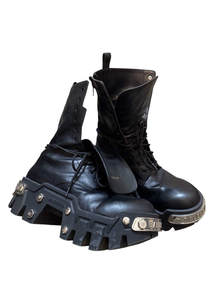 balenciaga bulldozer 43 - ARCHIVESTOCK