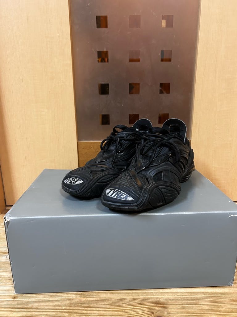 【付属品完備】BALENCIAGA TYREX ブラック 41 2025年最新】balenciaga tyrex 41の人気アイテム - メルカリ