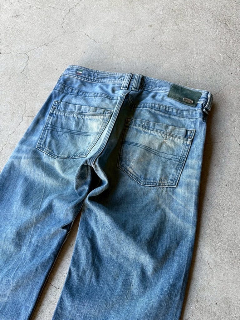 DIESEL ARCHIVE Y2K GRUNGE DAMAGE STRAIGHT JEANS - ARCHIVESTOCK