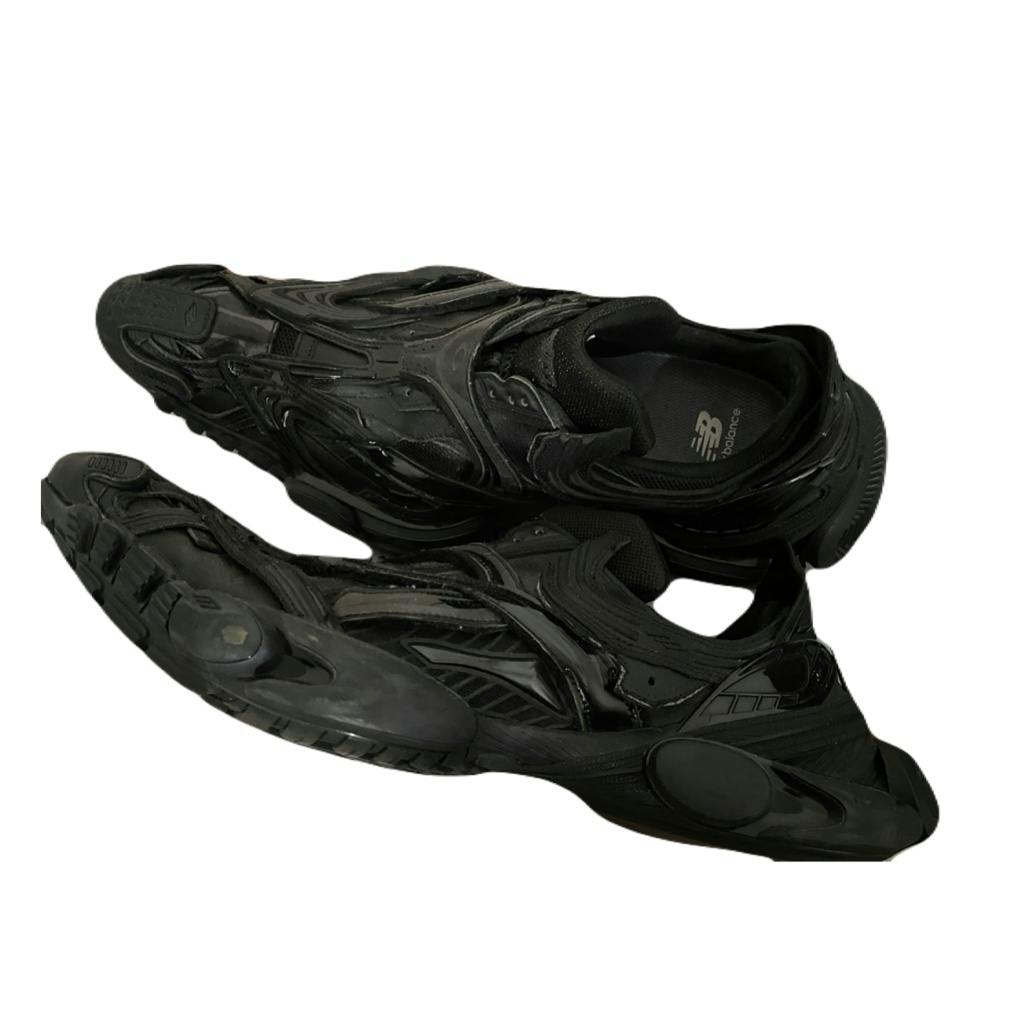 BALENCIAGA reptile black 43 - ARCHIVESTOCK