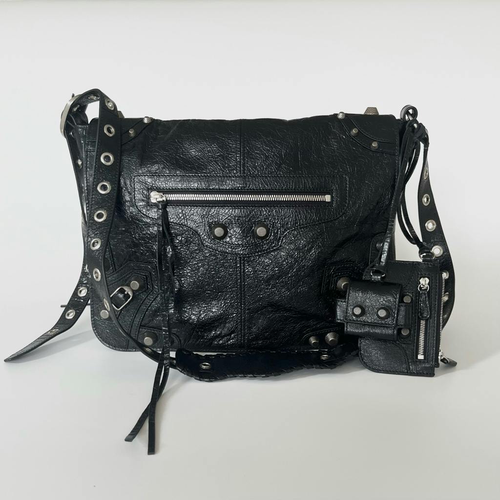 Balenciaga 719093 Le Cagole Messenger Bag Medium Black