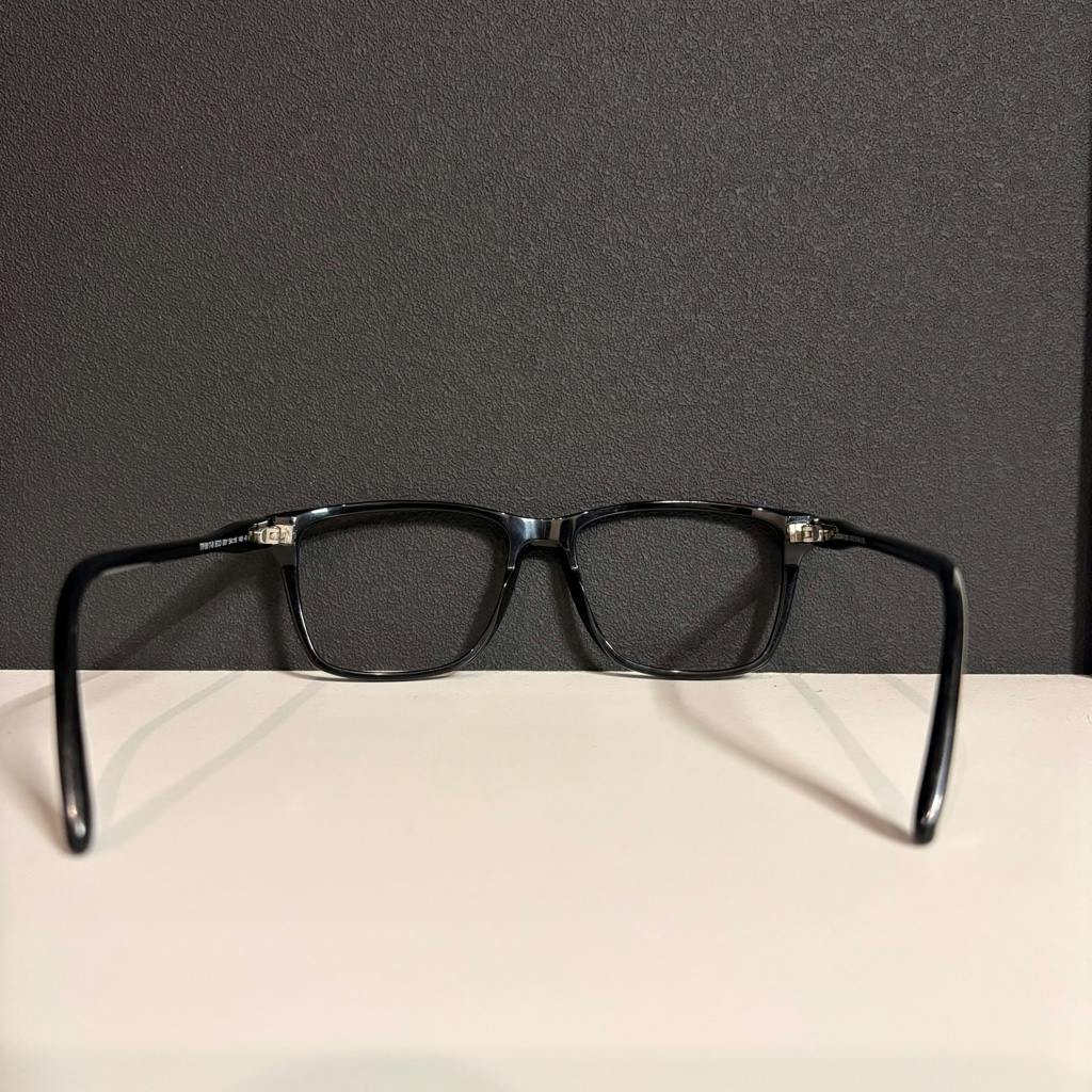 TOM FORD FT 5817-b 001 ウェリントン型　伊達メガネ TOM FORD FT 5817-b 001 ウェリントン型伊達メガネ