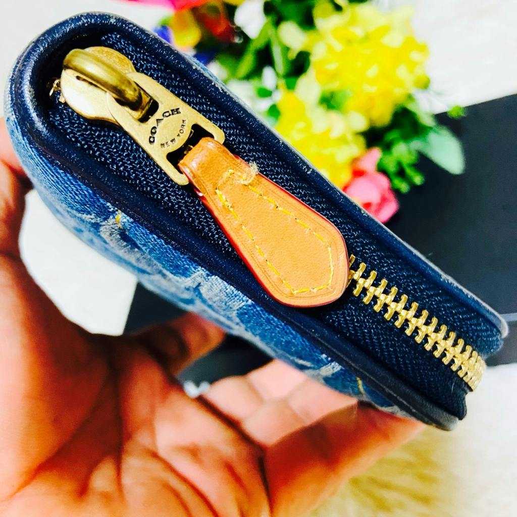 デニム✨COACH✨コーチ✨長財布✨ラウンドファスナー✨シグネチャー