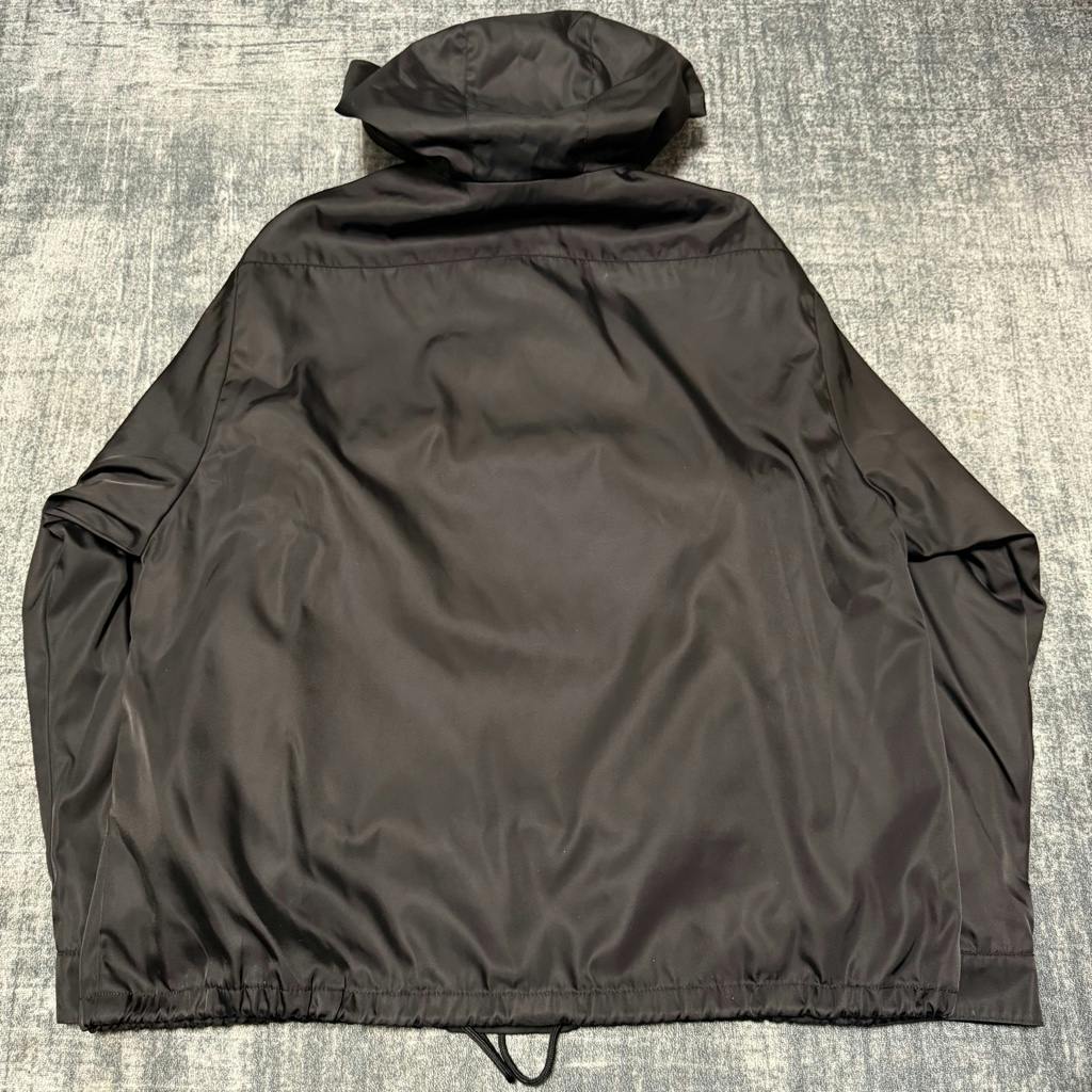 名作PRADA ロゴプレート ナイロンアノラックパーカージャケット SGB407