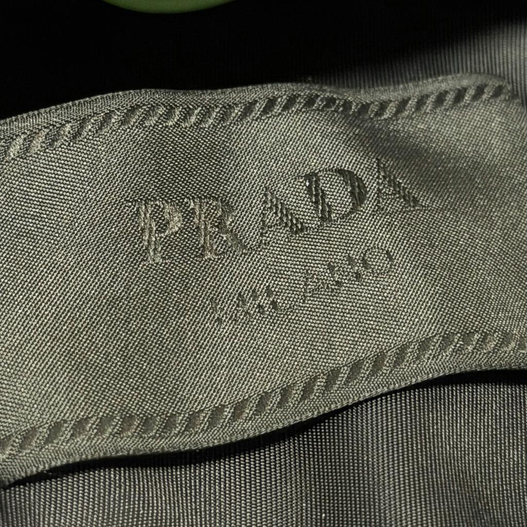 名作PRADA ロゴプレート ナイロンアノラックパーカージャケット SGB407