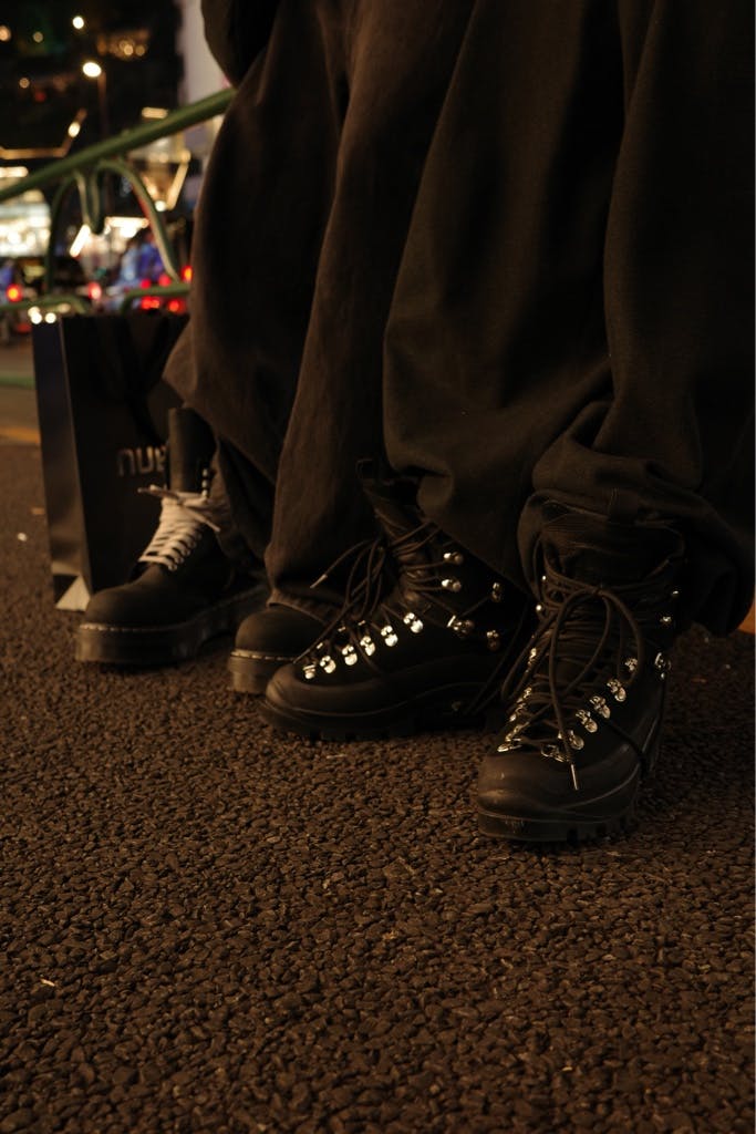 HELIOT EMIL HIKING BOOTS 42 - ARCHIVESTOCK