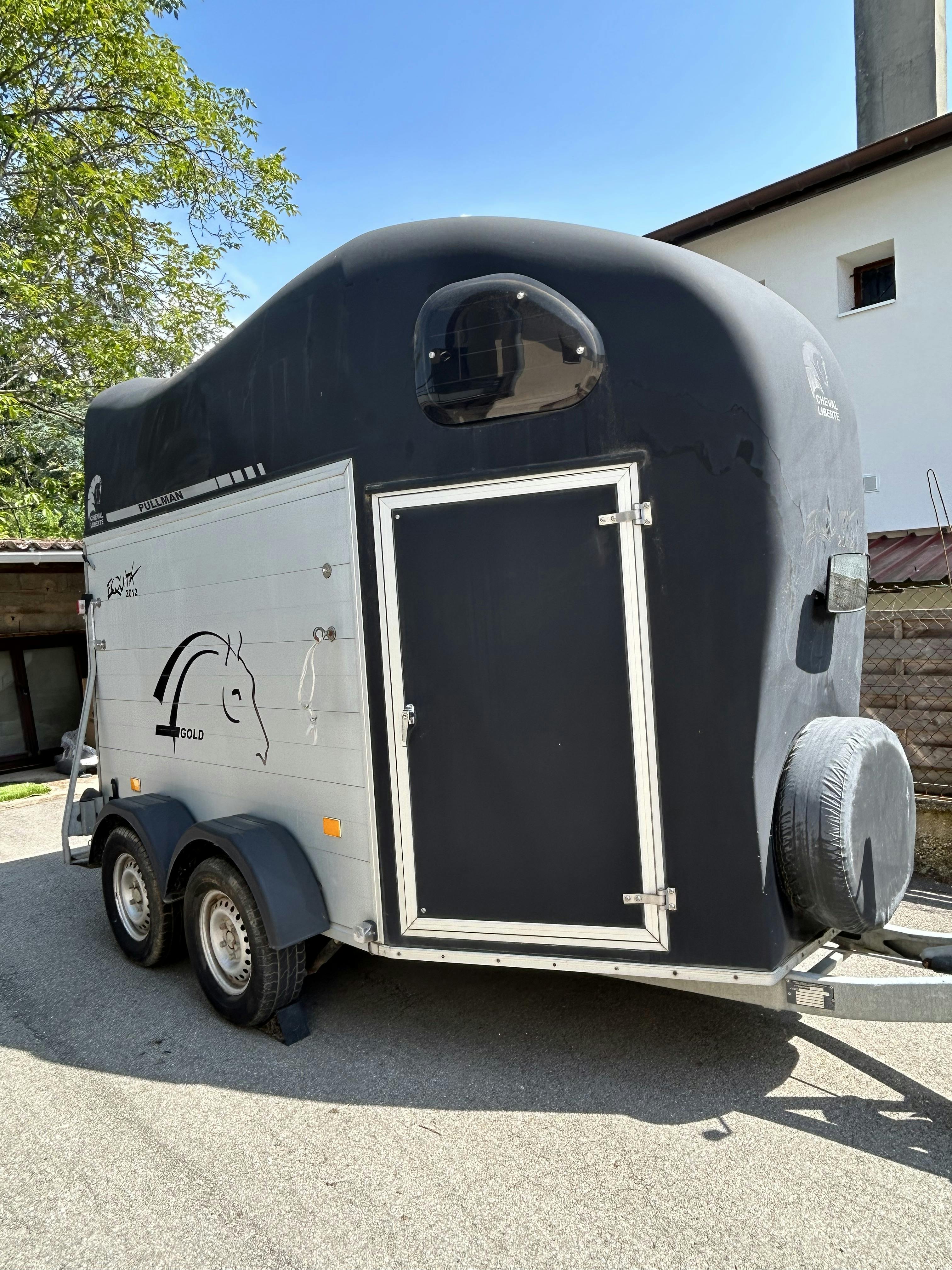Location van cheval libert 2 places. Version gold TBE 01