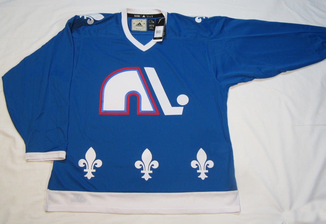 Quebec Nordiques size 54 fits like a size 56 Adidas TEAM CLASSICS NHL