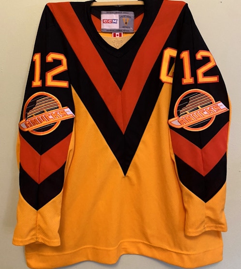 Vancouver canucks discount flying v jersey