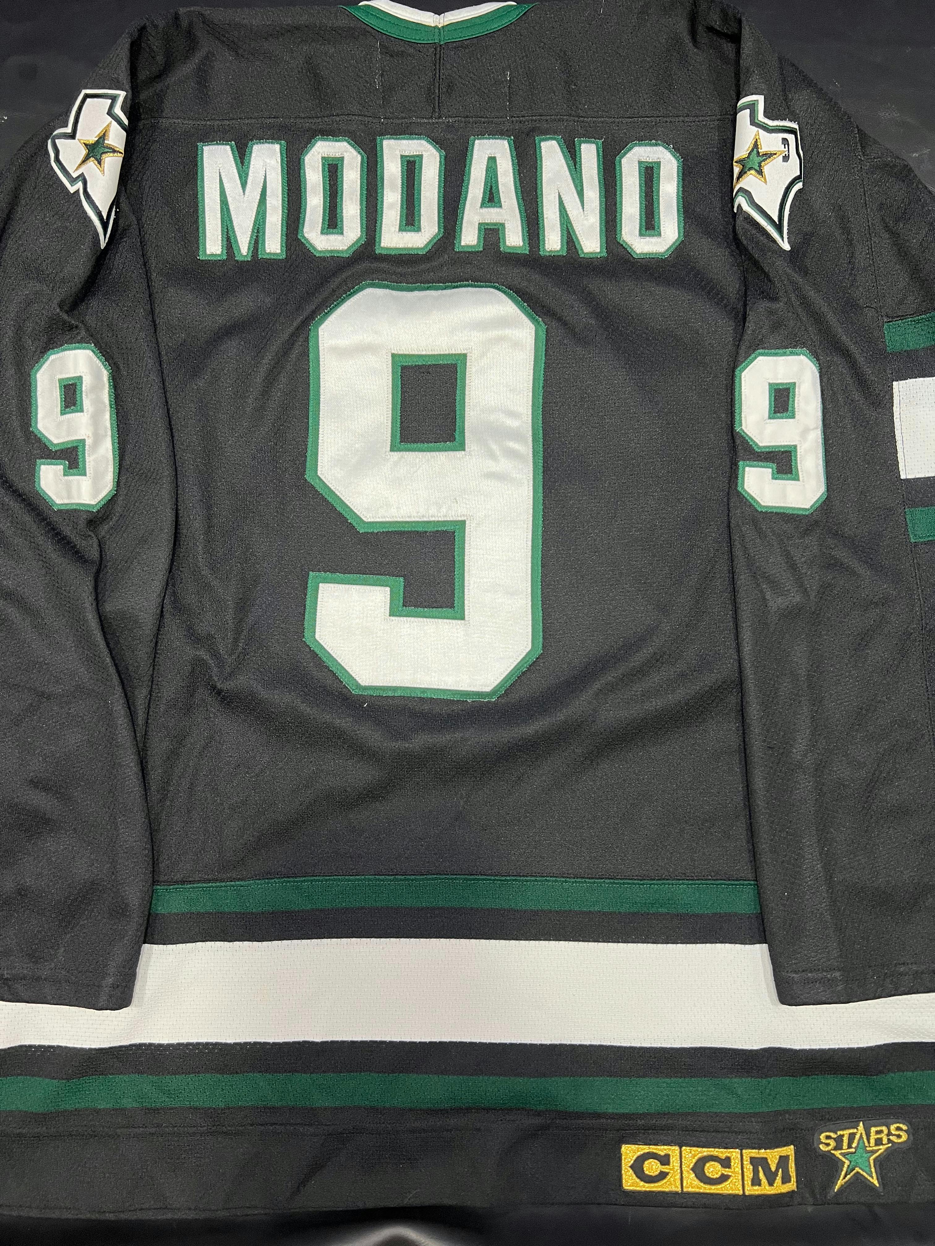 High quality Authentic CCM Vintage Modano Dallas Stars Jersey Men’s Medium