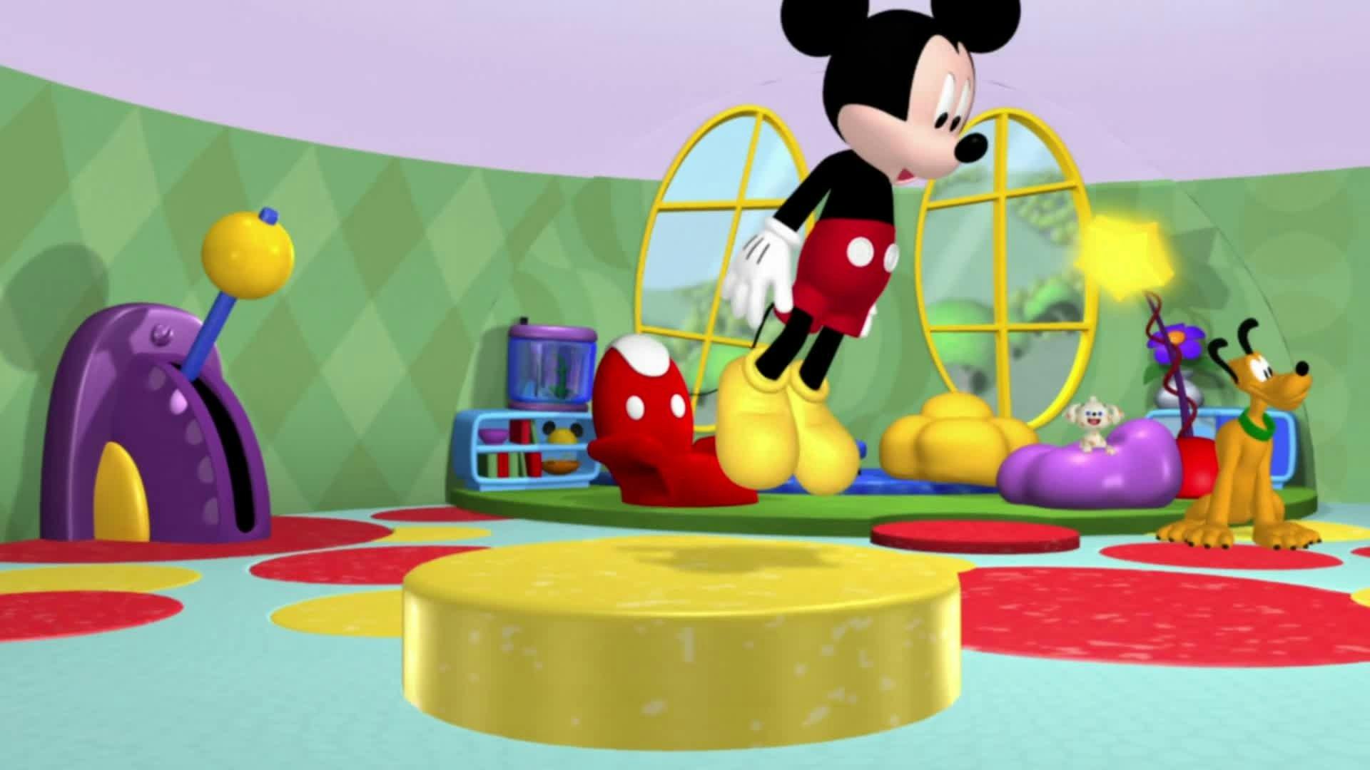 Pluto se Aventura de Babá