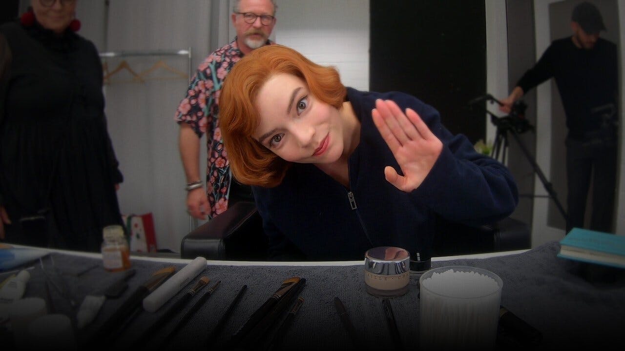 Nos Bastidores de O Gambito da Rainha backdrop