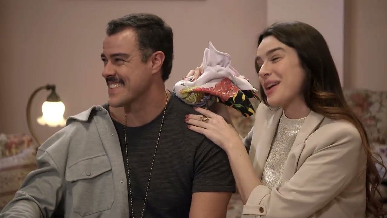 E Agora, Quem Vai Ficar com a Mamãe? backdrop