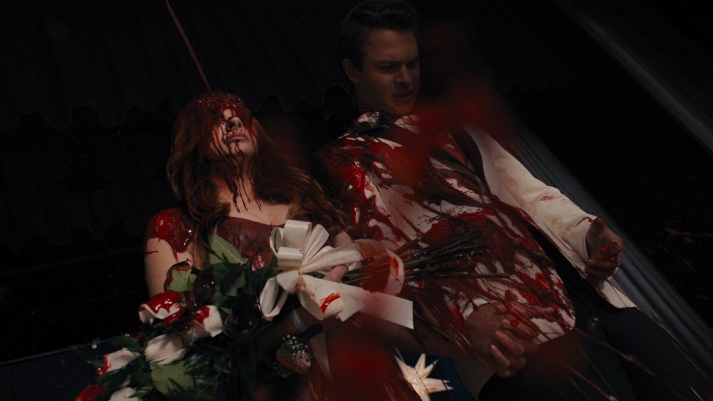 Carrie: A Estranha backdrop