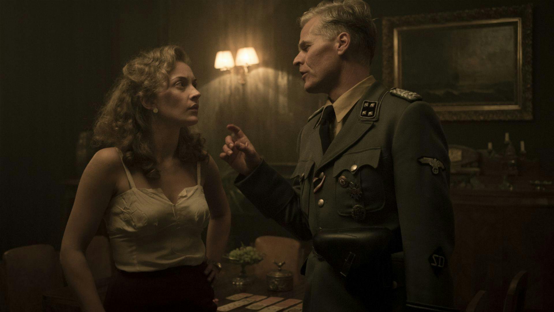 Homens e Deuses backdrop