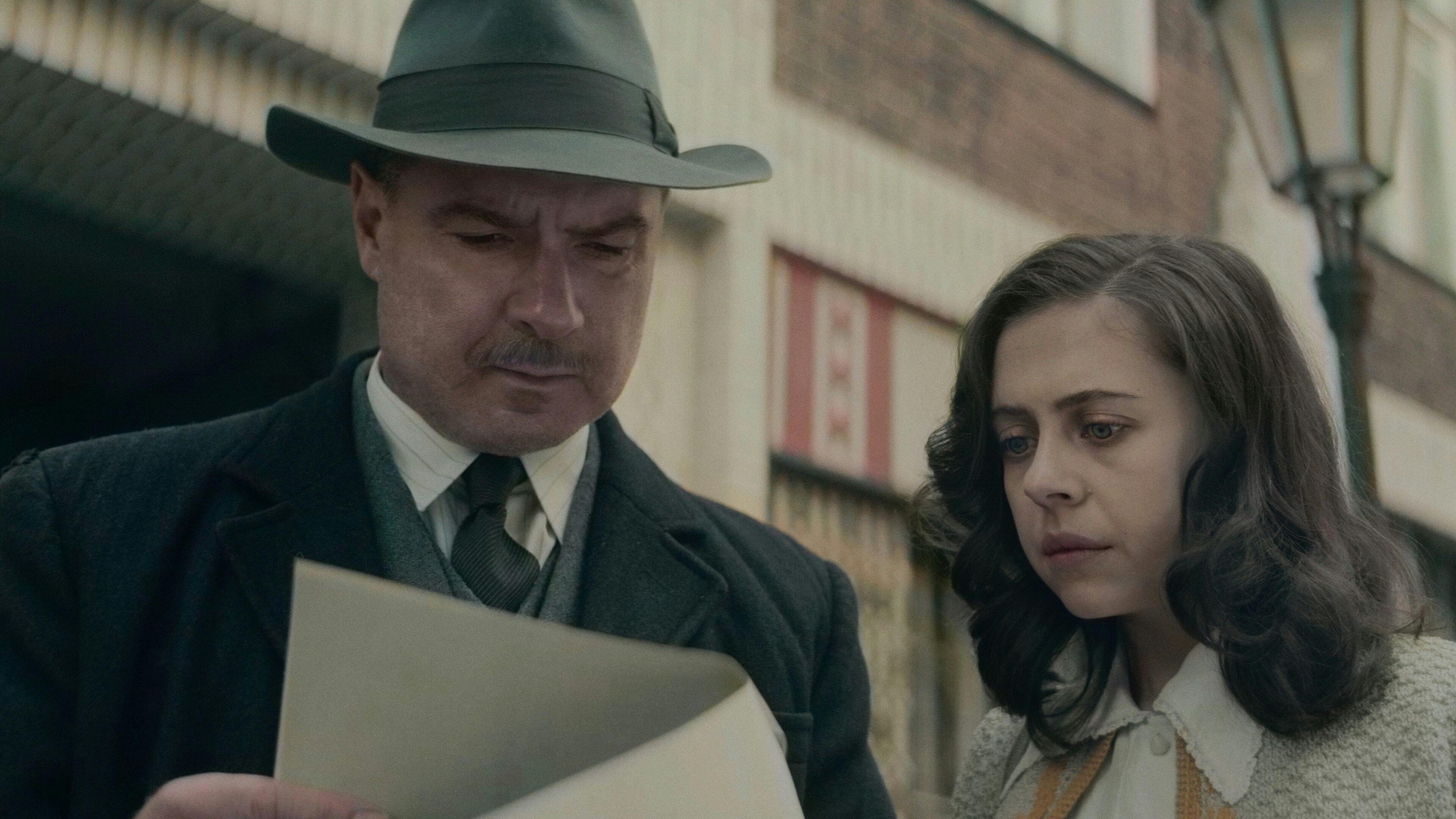 A Small Light - episódio 1x8
