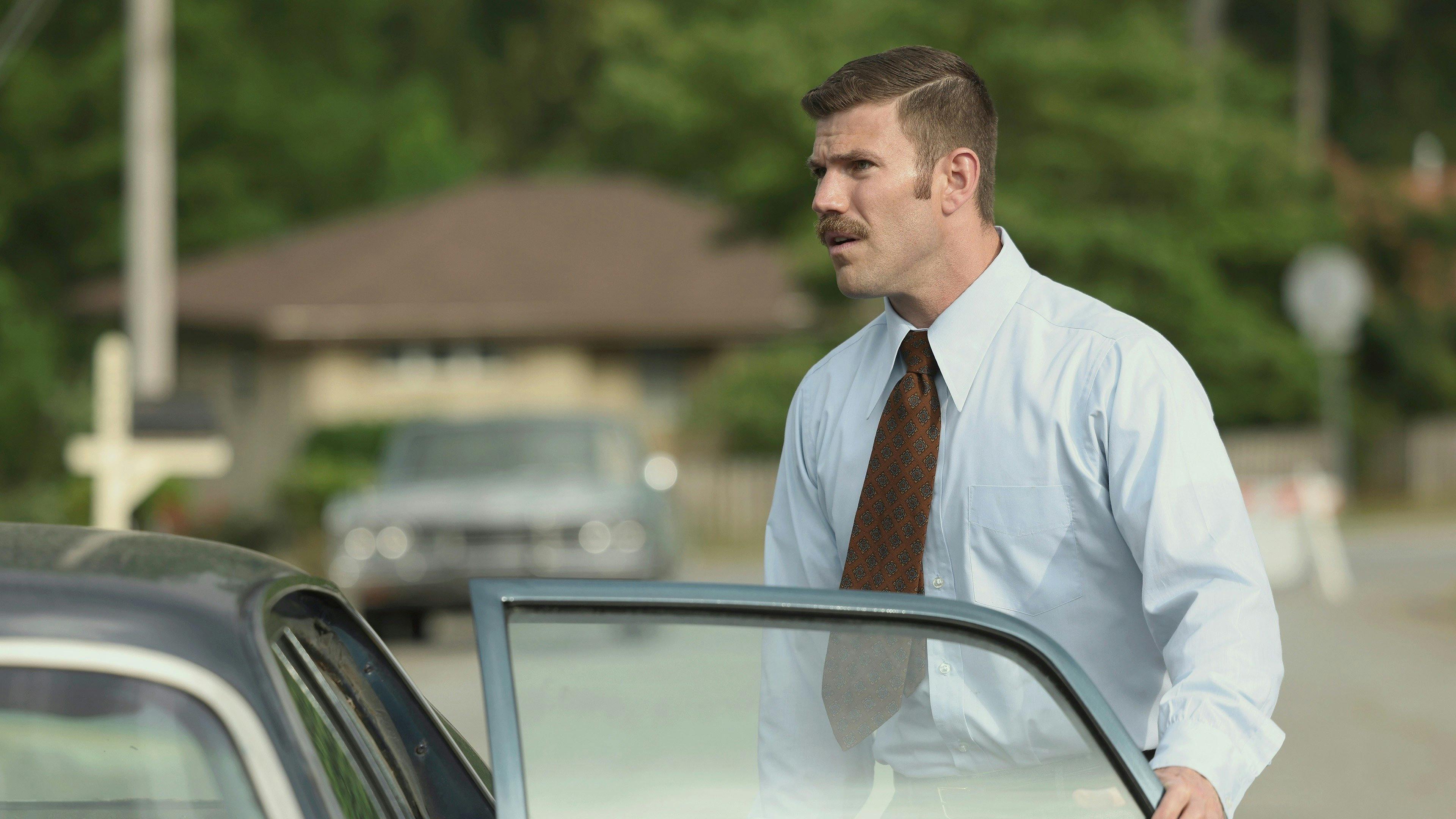 A Friend of the Family - episódio 1x8
