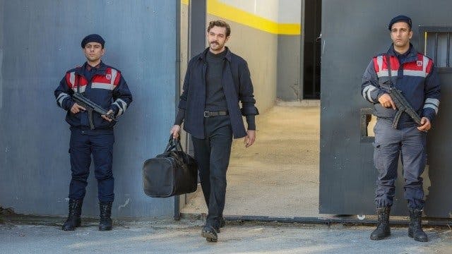 Yıldızlar Bana Uzak - episódio 1x2