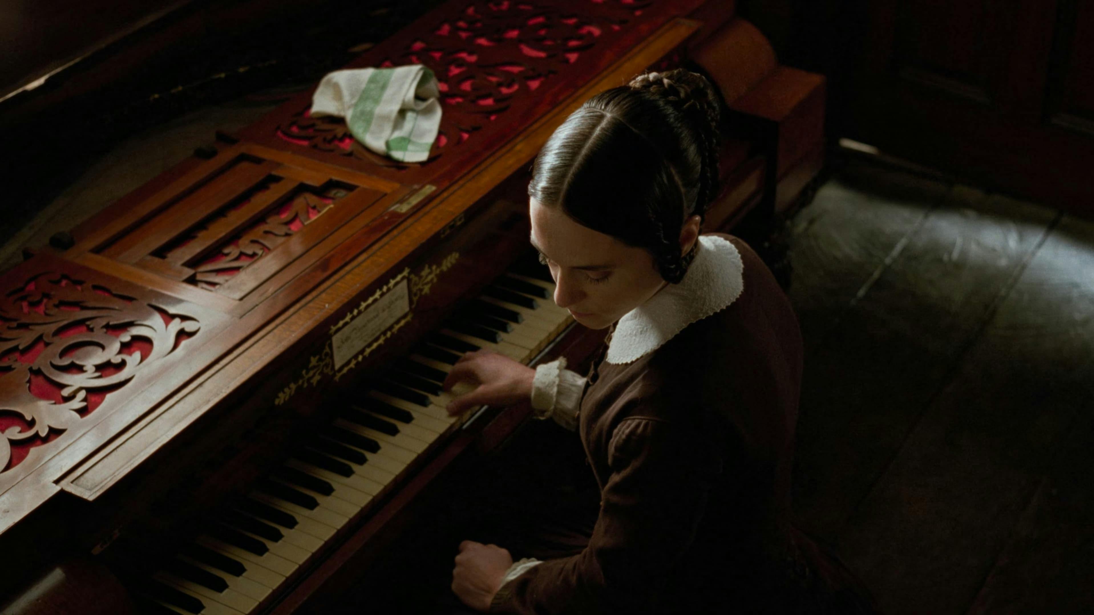 O Piano backdrop