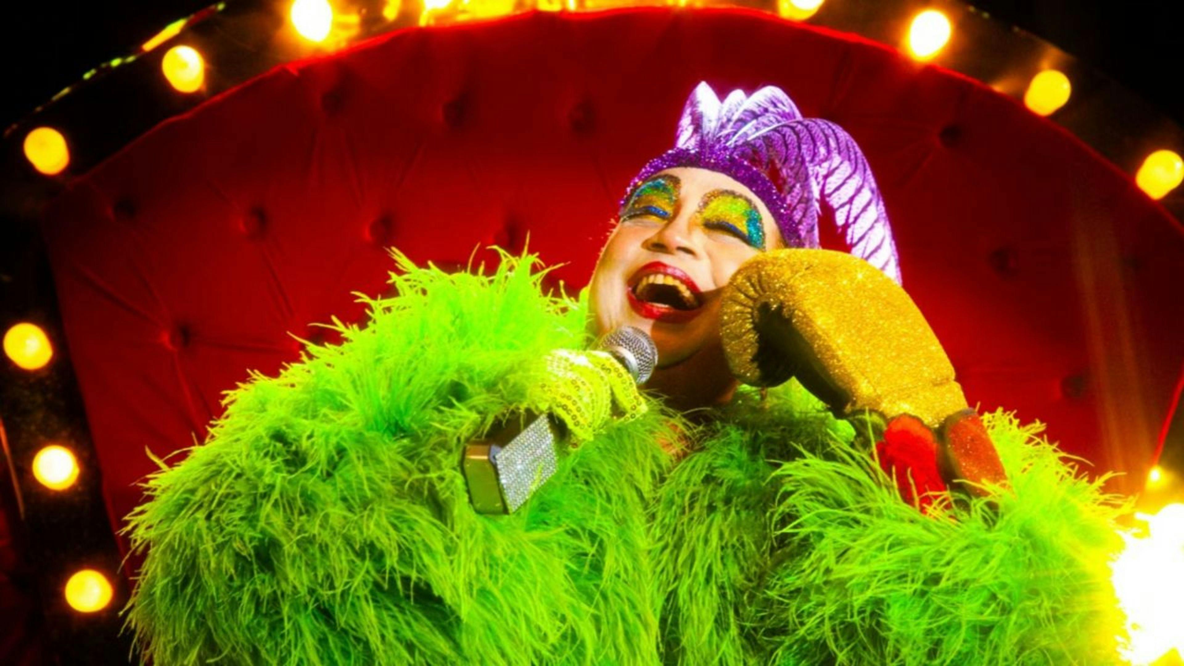 Sem Vergonha backdrop